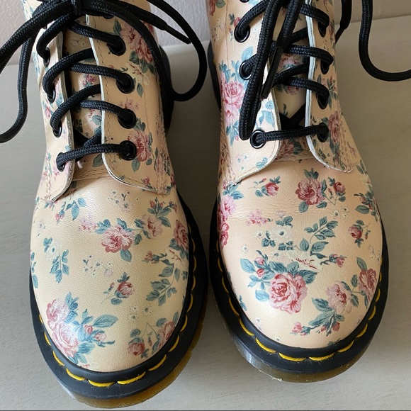 Dr. Martens 1460 Vintage Cream Rose Floral Boots - Picture 4 of 8